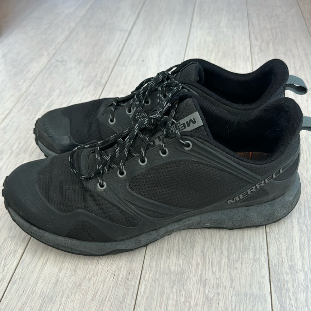 MERRELL Men's Black Knight Hiking Shoes with Quantum Sole Size 12 moderate wear